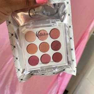 Brand new makeup pallet ( sold on Mercari )